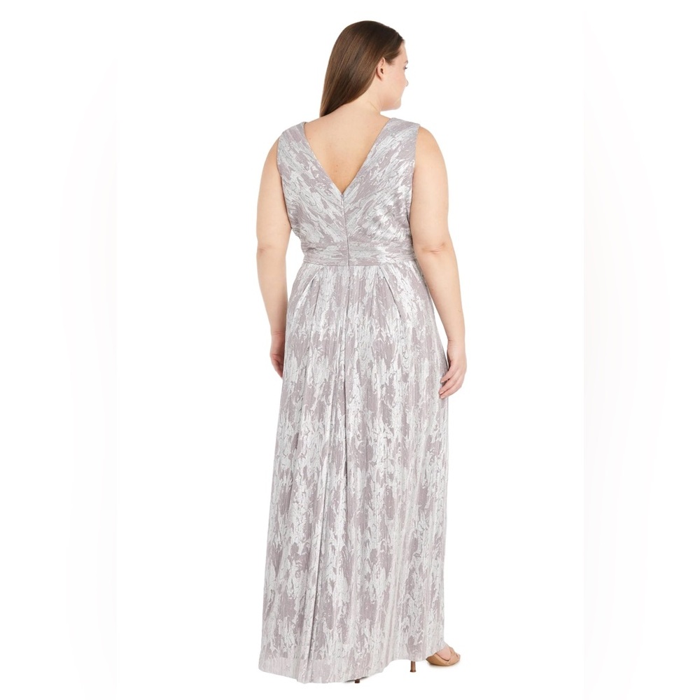 Plus Dress đź’ś - Picture 5 of 10